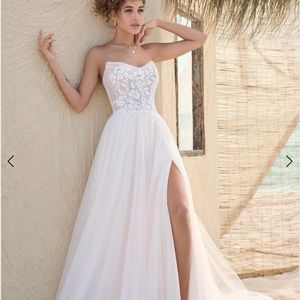Never worn wedding dress. NWT